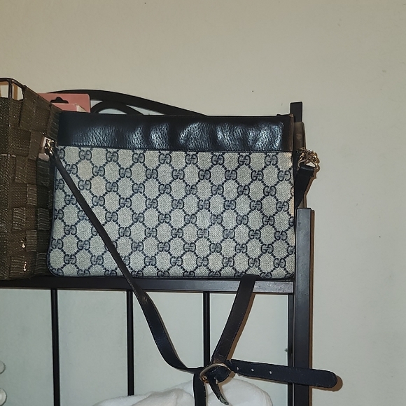 AUthentic Vintage Gucci black and Cream Women's Bag - Picture 2 of 5